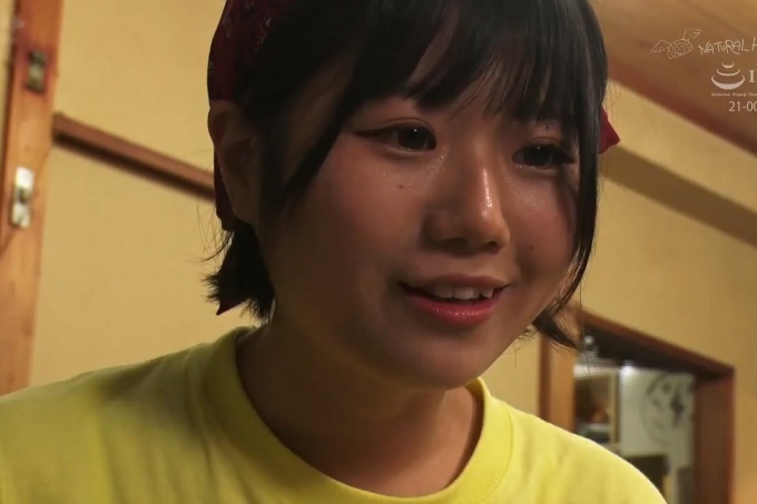 为顾客服务时脸红的打工妹 15 文字屋店里开朗的女孩