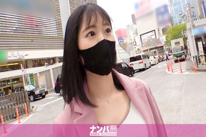 真实素人搭讪，初次摄影。 1620 把想成为小说家的美少女作为采访带进饭店！看上去很老实，其实是个花花公子？自己轻快地以骑乘位摆动腰，声音也越来越小…