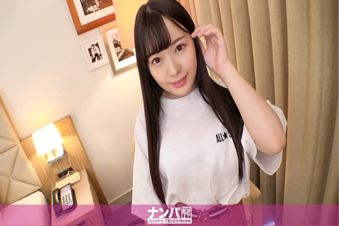 真实素人搭讪 1672 【黑发长直发】搭讪受男性欢迎的纤细的学生！只是轻轻碰了一下胸部就被内裤弄湿的女儿吐着气淫荡地喘息着…
