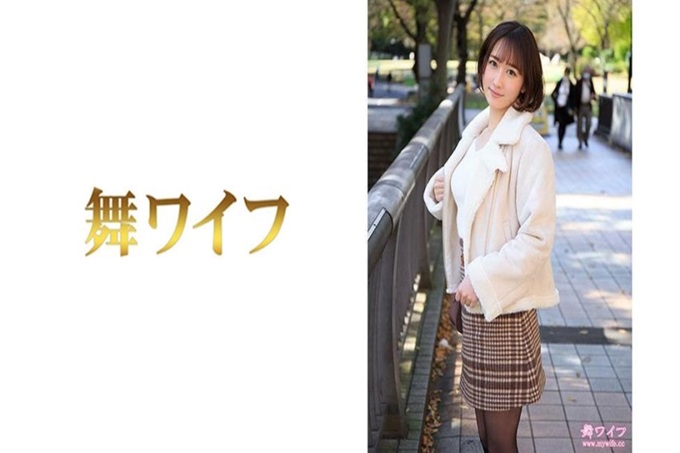 舞ワイフ 野々村美雨 1 今晚遇到了为丈夫多次出轨而烦恼的人妻。结婚后,丈夫好像两次和陪酒的女性搞外遇。如果是一次的话还可以,但是因为被背叛了两次,美雨开始怀疑自己是否出轨而过日子,这样的美雨会有慢性的压力。然后,前几天因为压力而发展成大吵架!从那之后,夫妻间的交流就消失了,日常生活也变得冷淡了…。