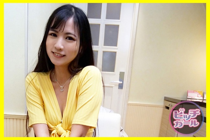 ビッチガール りん(23) 出生于泰国曼谷,现在住在东京的23岁。为了能尽快融洽相处而进行了各种各样的对话,对方用自己擅长的泰语打了招呼!而且一说到性的话题。因为喜欢被强迫,所以提议了拘束游戏并乐在其中。因为在开始前说想尿尿,所以拍了之后非常害羞的样子很可爱。