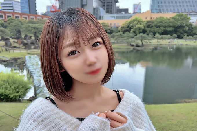 [FC2]第一次拍摄写真和脸部外观！一边看着美容学校就读的大胸白皙美甲师湿润的眼睛，一边用大量的口水在口中射精！ ！知道即将达到第一次高潮的Ecup身体在阴道内连续射精！ ！