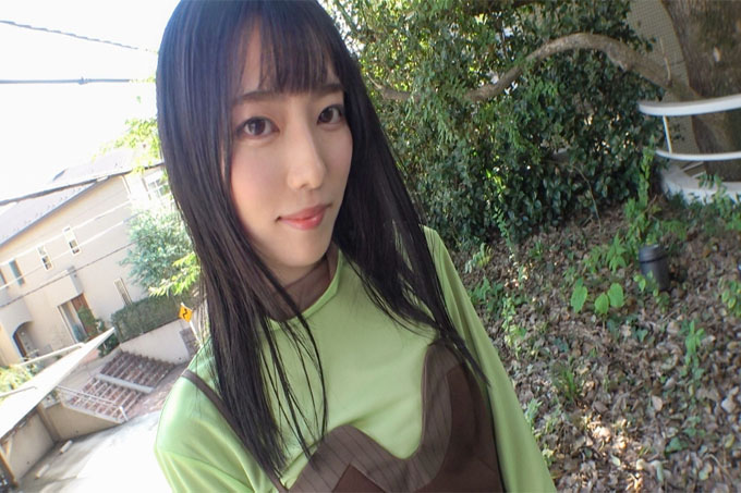 [我无法停止高潮...！ ] 身材娇小的152公分纤细办公室女郎。只是玩弄乳头就让我神经过敏，而且我还活着一次和一个手夫舔阴。如果你这么敏感，插一根肉棒会怎么样……？
