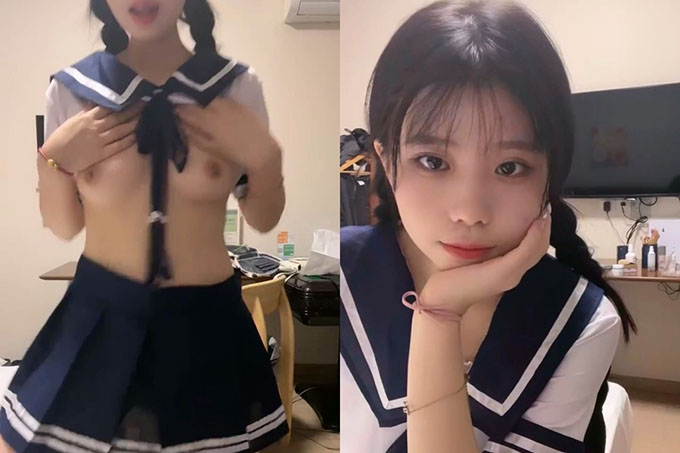 情趣学生制服！两根辫子小美女！娇小身材粉嫩美穴，翘起美臀揉搓，超级嫩水很多，摸下就出水